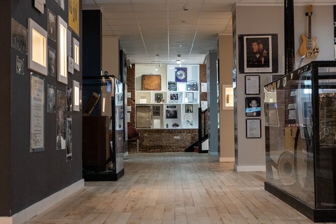Skip the Line: Liverpool Beatles Museum - The perfect tribute to the Beatles - Using the audio guide device to see more without rushing