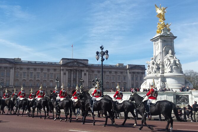 Small Group Changing the Guard & Buckingham Palace tickets - Changing of the Guard timing, handled the sensible way