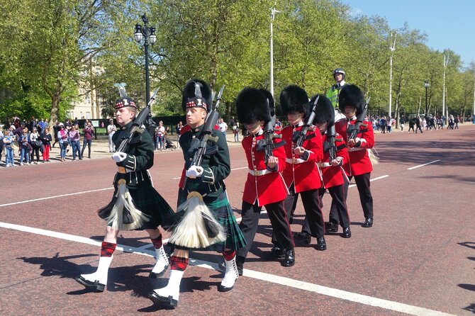Small Group Changing the Guard & Buckingham Palace tickets - Who should book this tour?
