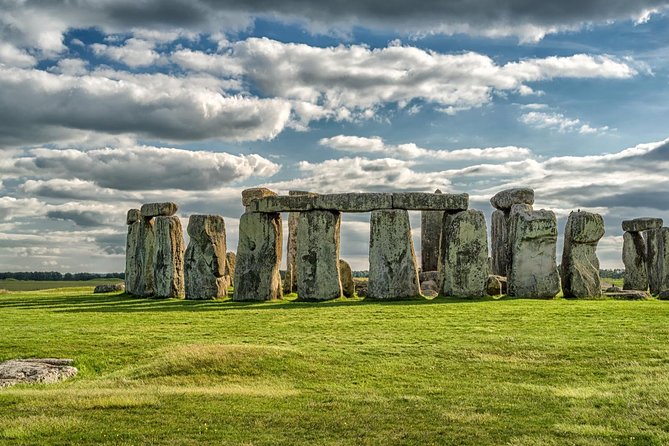 Small Group Cotswolds Village, Stonehenge and Bath Tour from London - London pickup and the air-conditioned mini coach comfort