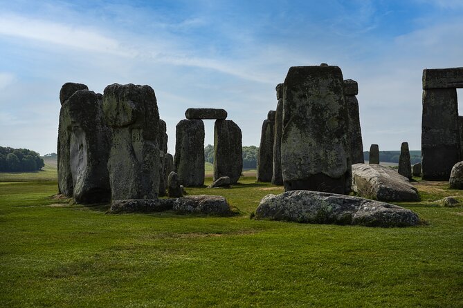 Small-Group Day Trip to Stonehenge, Bath and Windsor from London - London pickup, minibus comfort, and the long day rhythm