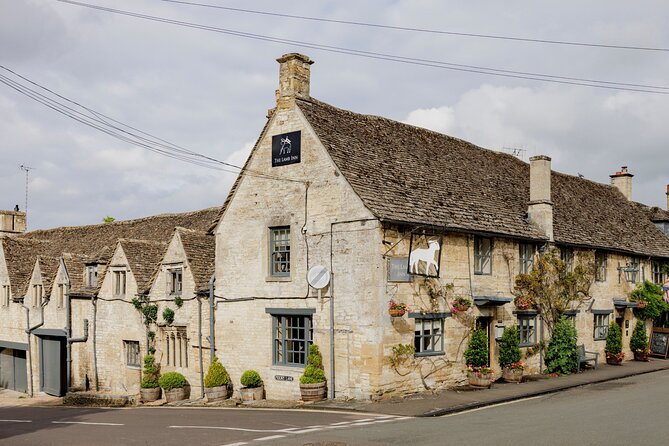 Southampton to London via Cotswold Villages, Oxford & Pub Lunch - Burford: Guided Walk, St John the Baptist, and a 1402 Pub Lunch