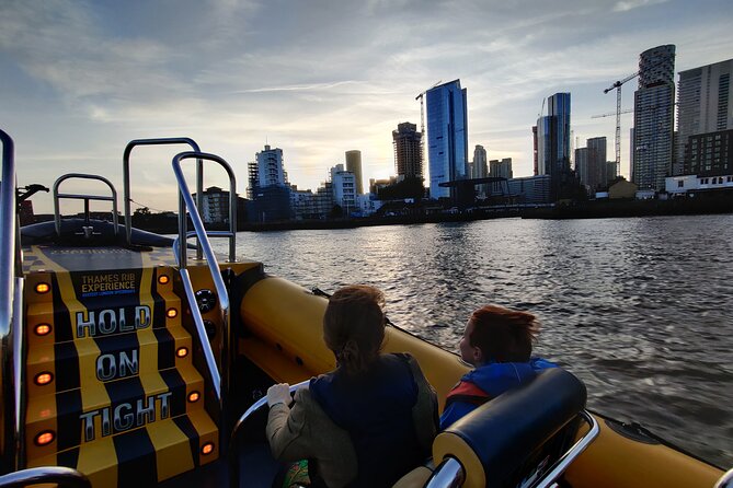 Speedboat Cruise Tour: Embankment OR Westminster Pier -70 minutes - Comfort Tips for a Bumpy, Fast Ride on the Thames