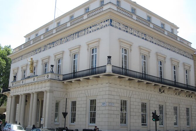 St James' & Mayfair - Private Tour of London's Royal & Aristocratic Villages - St James’s Palace and Buckingham Palace: ceremony, power, and balcony moments