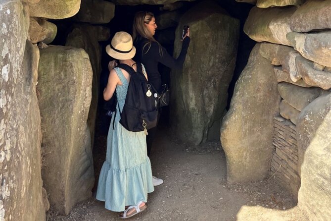 Stonehenge and The Stone Circles of Avebury Day Trip from London - Avebury village and the stone circle: close, casual, and oddly peaceful