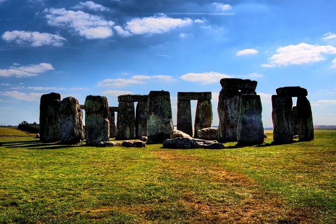Stonehenge and Windsor from London - Coach value: Wi-Fi, USB charging, and group size