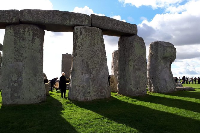 Stonehenge Inner Circle Private Tour from London with Bath Visit - How early or late timing affects what you see