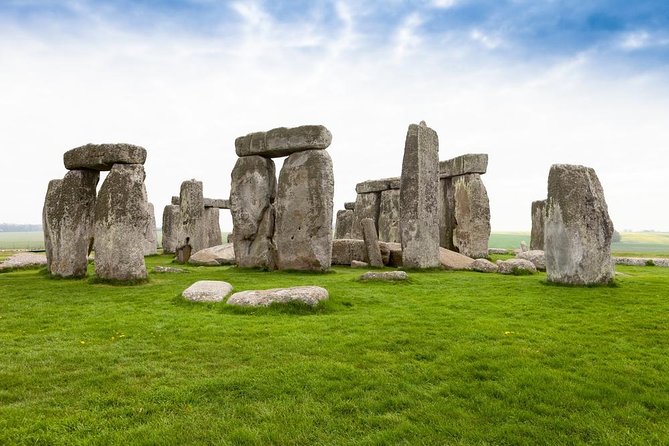 Stonehenge, Windsor Castle and Bath with Pub Lunch in Lacock - How this 12.5-hour day trip really feels