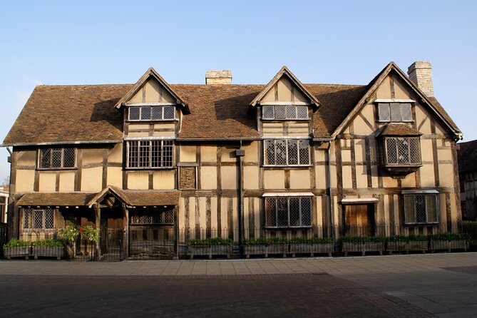 Stratford Town Walking Tour 365 Days a Year - Town Hall, High Street, Markets, and Even a Canal