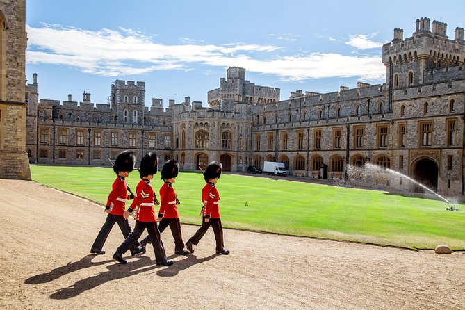 Summer Special: Buckingham Palace & Windsor Castle Tour - Getting There From Victoria Coach Station at 7:45