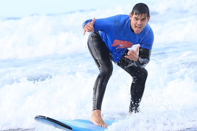 Surf Lesson - Standing up: the beginner techniques that build real confidence
