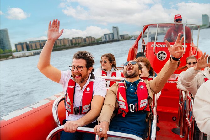 Thames High-Speed Zone Speedboat in London - What It Feels Like Onboard: 35 mph, Wave Jumps, and Why You Hold On