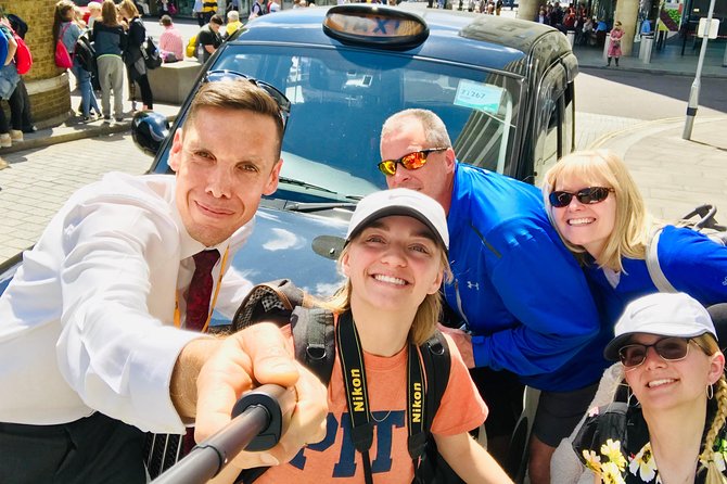 The 6 Hour Private Iconic Black Cab Sightseeing Tour - Buckingham Palace, St James’s Palace, and the power corridor