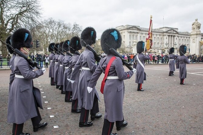 The Changing of the Guard Tour and Buckingham Palace - Photo and Timing Tips for Buckingham, Parliament, and Horse Guards