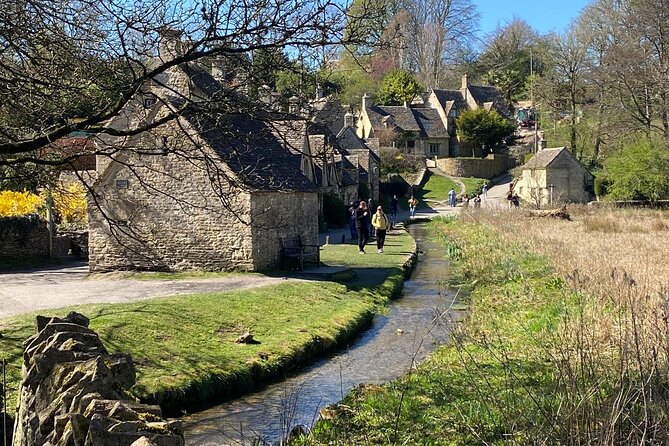 The Cotswolds Private Black Cab Tour with Hotel Pick up - Bibury and Arlington Row: Honey-Colored Cottages and River Drama