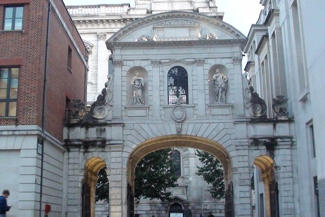 The Fading Light London Ghost Walk - The Monument and London Bridge: Great Fire dread to a final riverside story