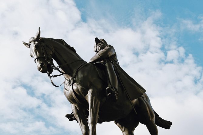 The History of London City Center Exclusive Guided Walking Tour - Buckingham Palace and the Royal Corridor Feeling