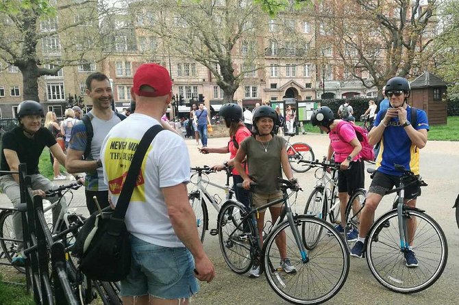 The London Landmarks, 3.5 hour Afternoon tour - The Cycling Reality: Flat Riding, Helmet Safety, and Busy Moments