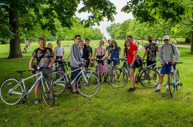 The London Landmarks. 3.5 hour Morning tour - Bike setup and staying safe in a city of cars