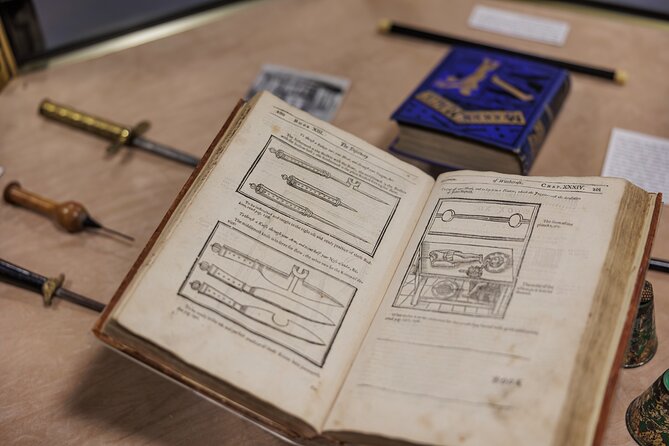 The Magic Circle Tour: The real life Wizards' School! - Close-up magic with Sid, where the tour turns interactive