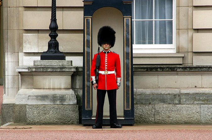 The Original Royal Changing of the Guard Experience - Westminster Abbey: coronations, royal weddings, and state funerals on foot