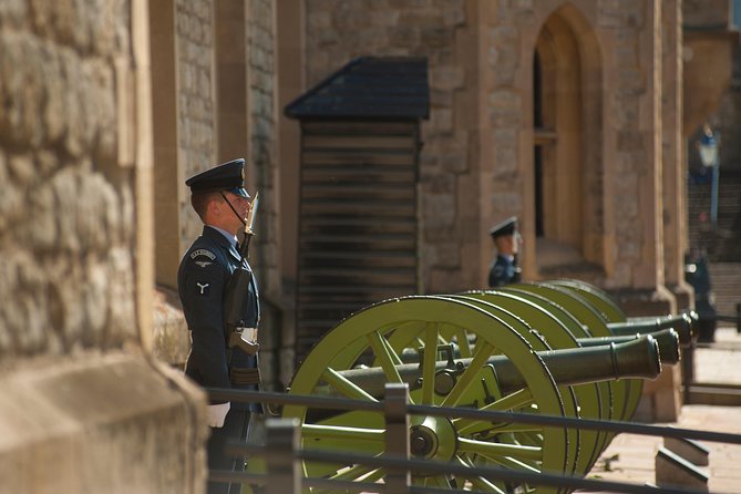 Tower of London: Crown Jewels & Beefeater Opening Ceremony - Thames River cruise plus finish at Buckingham Palace: more London, fewer hours