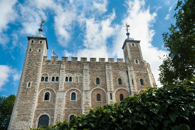 Tower of London & Crown Jewels Tour with Beefeater Meet & Greet - Stop 2 at the Crown Jewels: early entry is the real advantage