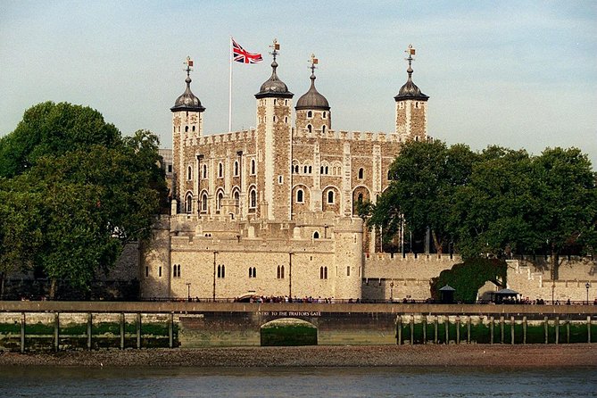 Tower of London & Crown Jewels Tour with Beefeater Meet & Greet - Group size and pacing: who this works for best