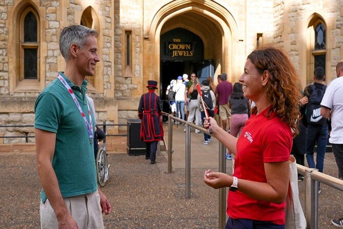 Tower of London Guided Tour with Beefeater Meet & Crown Jewels - The Bloody Tower stop: 15 minutes that set the mood