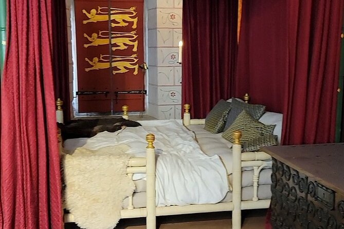 Tower of London: Guided Tour with Thames River Cruise - The Thames River Cruise: flexible one-way views you can actually fit in