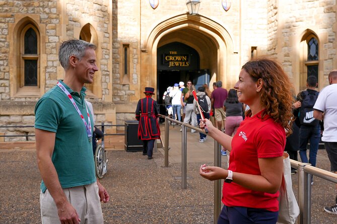 Tower of London: Guided Tour with Thames River Cruise - Audio help at the Tower, and how to handle it