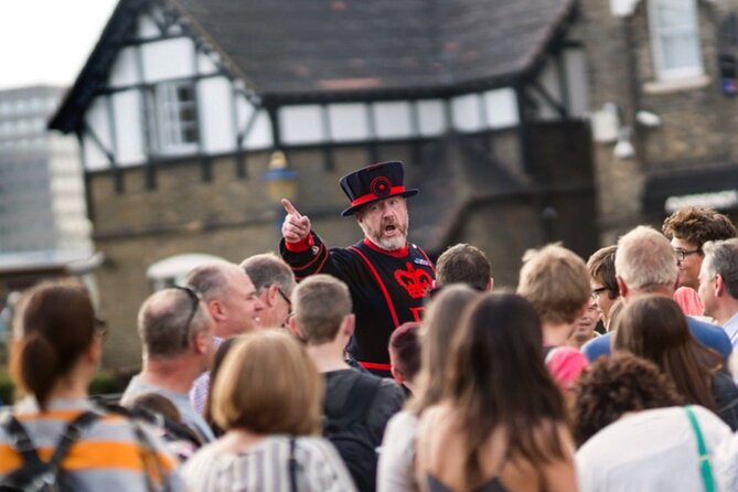 Tower of London: Opening Ceremony & Early Crown Jewels Access - Meeting at 68 Lower Thames Street and getting your bearings fast