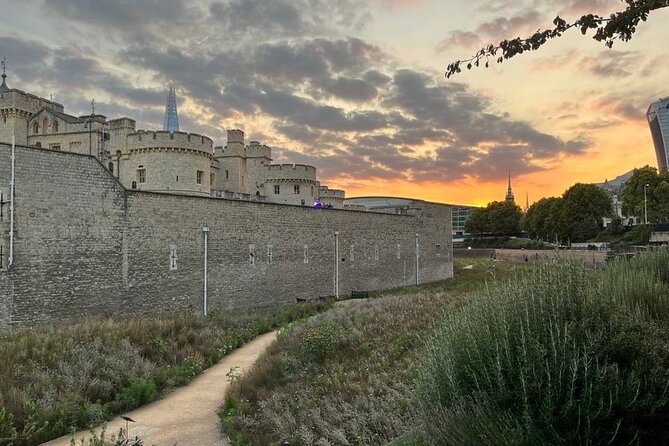 Tower of London Private Tour for Families and Friends - Meeting at Tower Hill and how the 3-hour flow feels