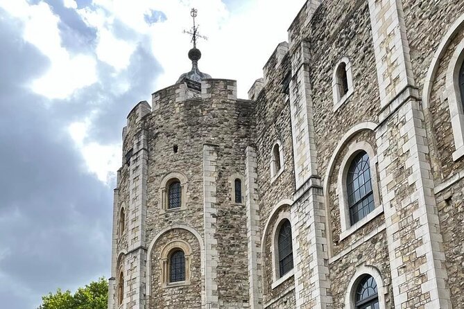 Tower of London Private Tour for Families and Friends - White Tower basics, from William the Conqueror era