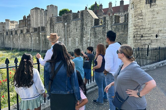Tower of London Private Tour with Blue Badge Guide - Pacing, cold cobblestones, and dressing for a comfortable 3-hour visit