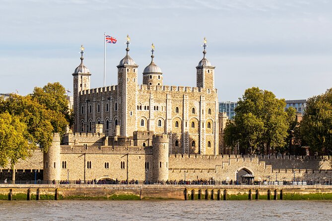 Tower of London Private Walking Tour - Medieval Palace rooms, everyday objects, and classic London views