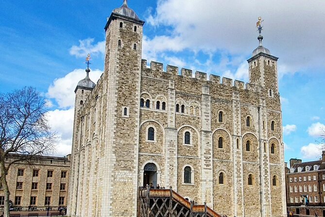 Tower of London Ticket with Audio Guide and Unlimited Entry Time - St Peter ad Vincula: the quiet stop with the loudest history