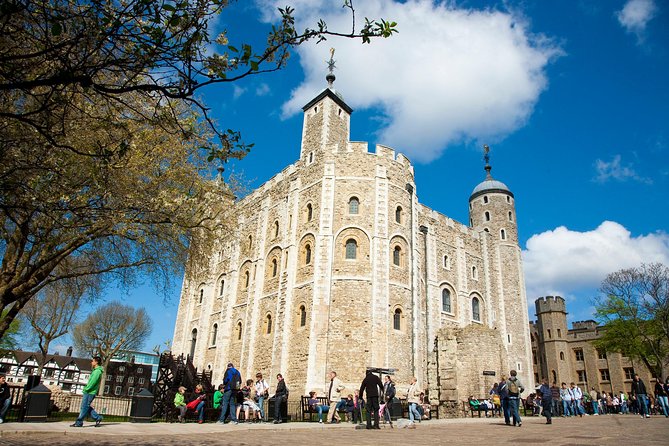 Tower of London with London Hop-On Hop-Off Tour and River Cruise - A 3-in-1 London day with the Tower at the center