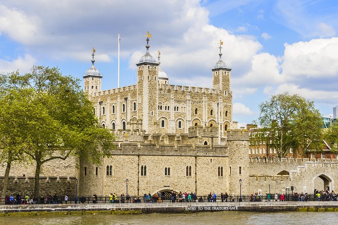 Tower of London with London Hop-On Hop-Off Tour and River Cruise - The Tower of London experience and the Crown Jewels