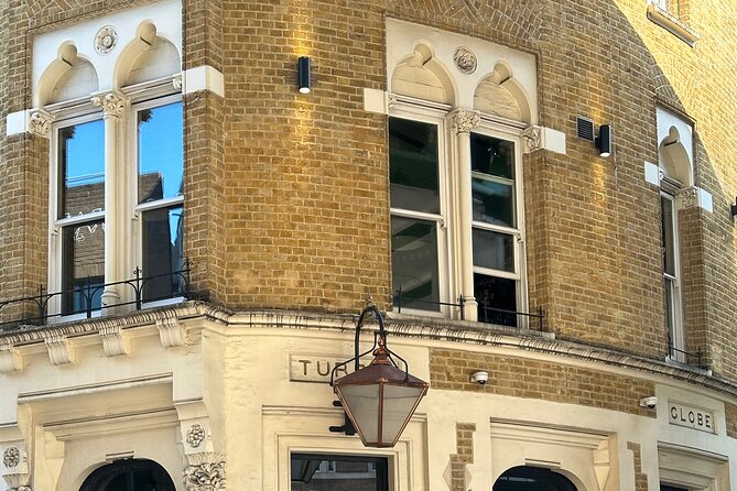 Traditional English Walking Food Tour With London Food Tours - The cheese flight, and why it works so well here