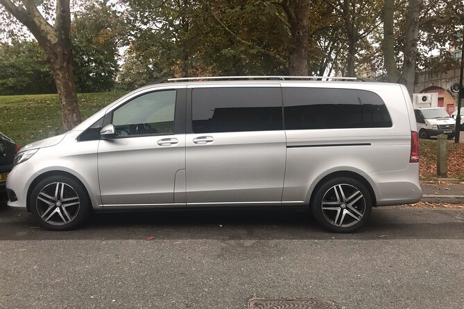 Transfer from Heathrow Airport to London hotel on private car - Comfort Inside the Car: Wi-Fi, A/C, and a Bottle of Water