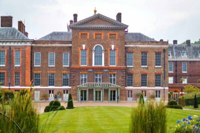 VIP Kensington Palace Gardens Tour & Royal Tea Crown Experience