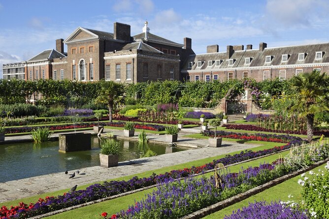 VIP Kensington Palace Gardens Tour & Royal Tea Crown Experience - Guides, pacing, and the storytelling layer that makes this worth it