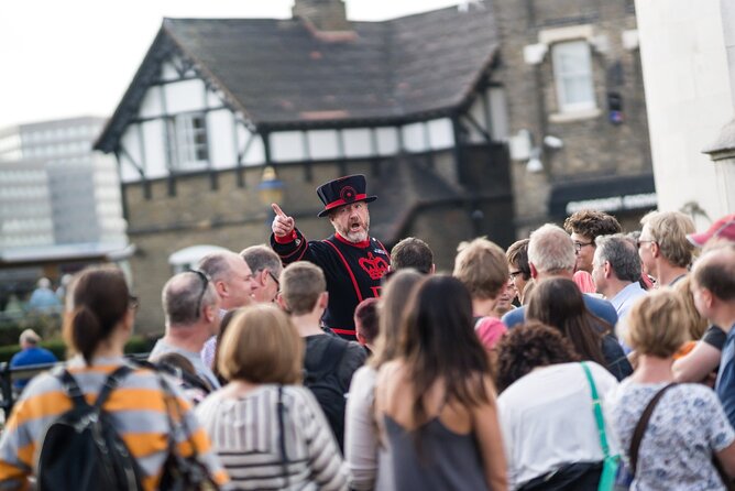 VIP Tower of London and Crown Jewels Tour with Private Beefeater Meet & Greet - Optional electric Thames cruise: good if you want a quick change of pace
