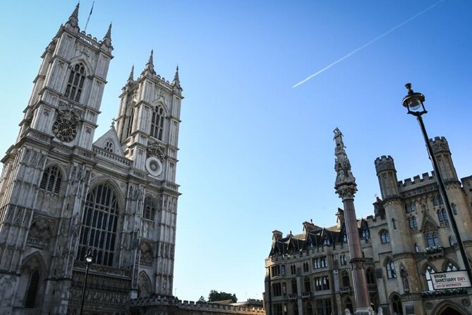 Visit Westminster Abbey & Churchill War Rooms & Westminster Tour - Trafalgar Square: A Short Stop with Big London Energy