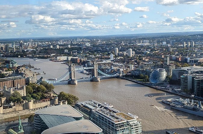 Walking Tour in London with Tower Bridge and St Pauls Cathedral - Tower of London, ravens and the royal-to-prison story