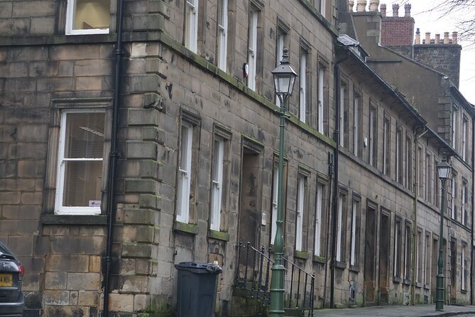 Walking tour of Lancaster - Execution Slavery Industry - The guide factor: Barrie’s style that keeps people engaged