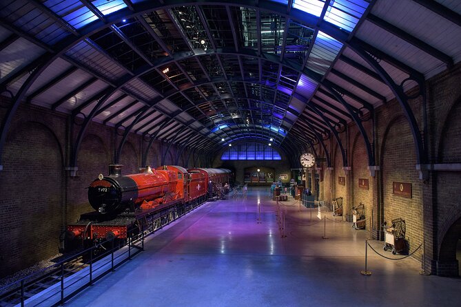 Warner Bros. Studio Harry Potter Tour with Superior Transport from London - Hogwarts Express and Platform 9¾: plan for the photo moment