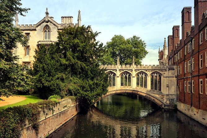 Warwick Castle, Oxford, Stratford-upon-Avon & Cotswolds Day trip - London pickup, a comfortable coach, and why the timing works