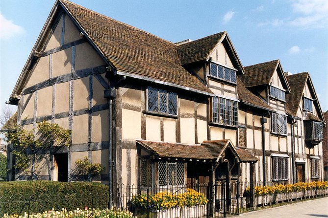 Warwick Castle, Oxford, Stratford-upon-Avon & Cotswolds Day trip - Guides, drivers, and the difference it makes